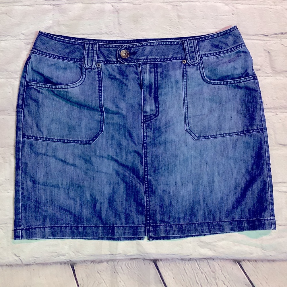 FADED GLORY MINI SKIRT.
